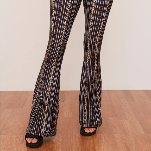 WOLVEN Zephyr Flare High Waisted Bell Bottom Sustainable Stretch Sz XS NEW - Picture 3 of 10